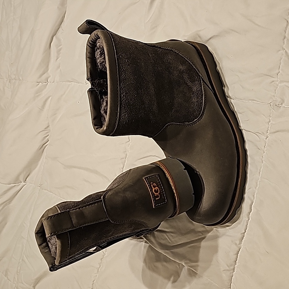 Ugg boots men's gray